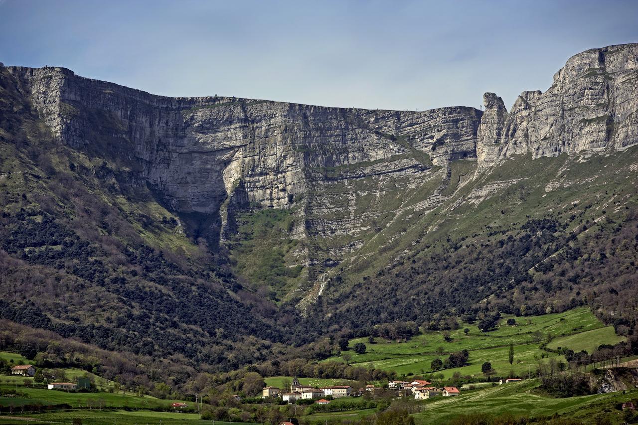 Ciudad De Orduña Kültér fotó